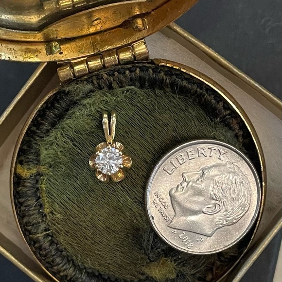 Jewelry - Vintage 14k Natural Diamond Pendant